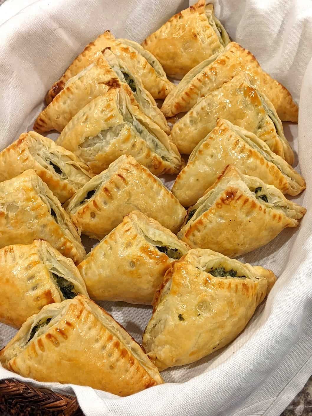 spanakopita with puff pastry